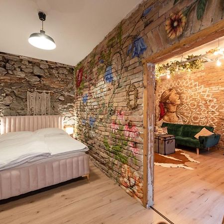 Accommodation At The Folklore Apartment Bratislava Buitenkant foto