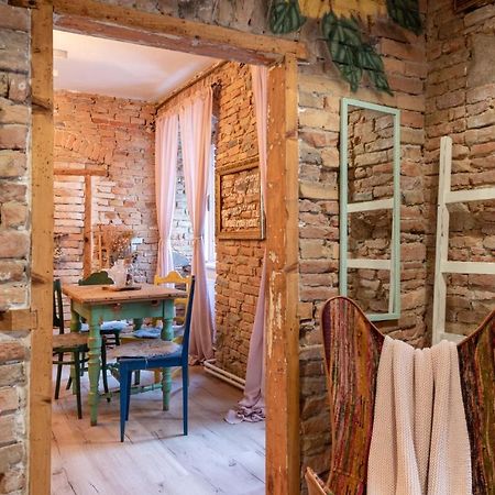 Accommodation At The Folklore Apartment Bratislava Buitenkant foto