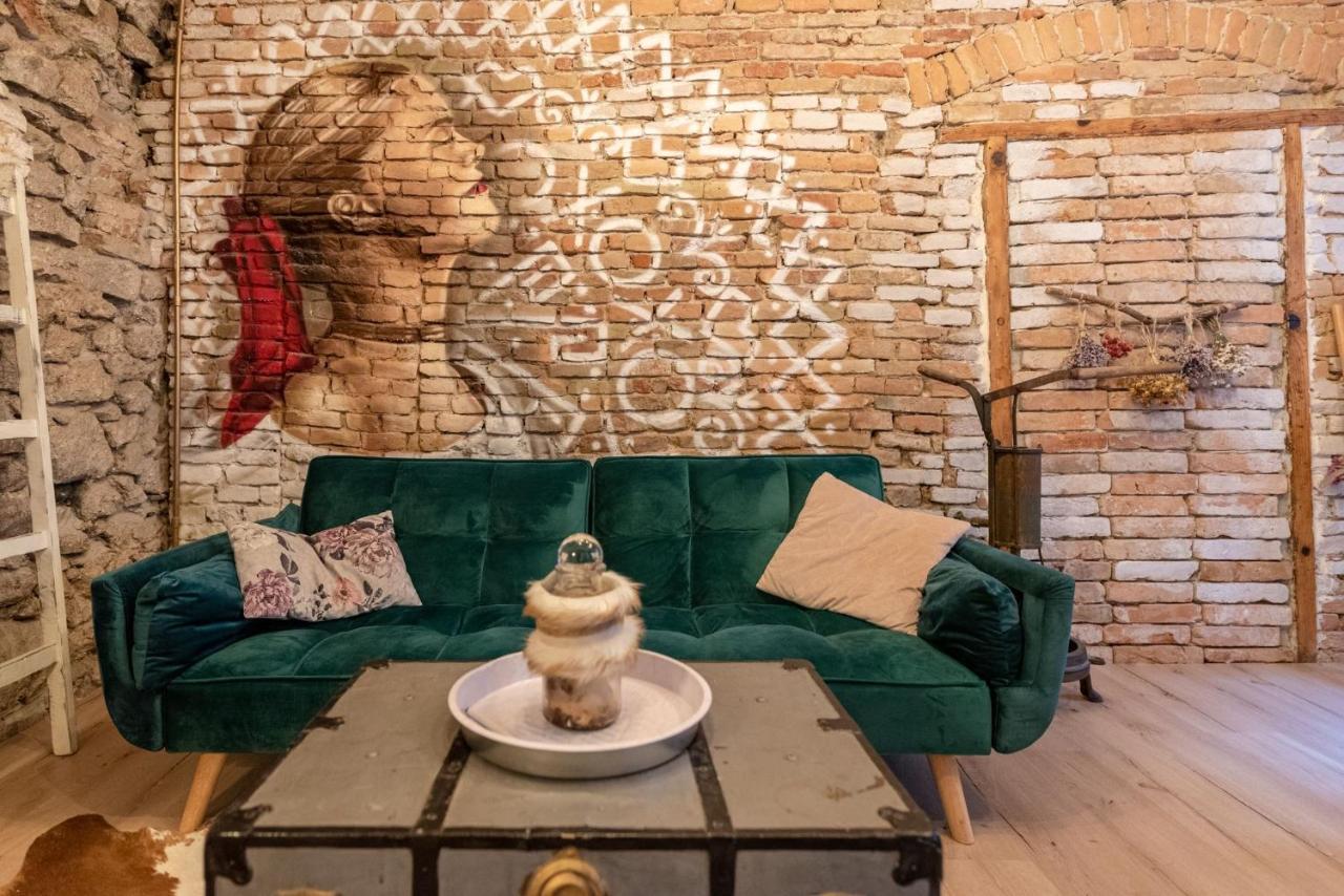 Accommodation At The Folklore Apartment Bratislava Buitenkant foto