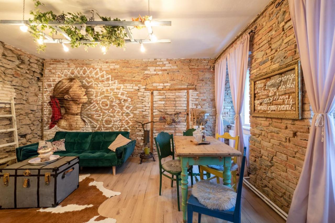 Accommodation At The Folklore Apartment Bratislava Buitenkant foto