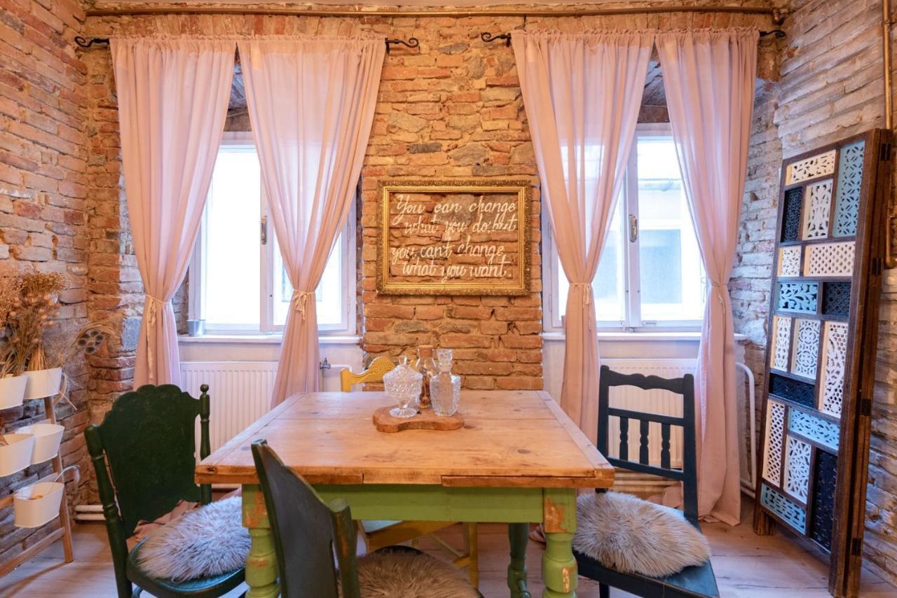 Accommodation At The Folklore Apartment Bratislava Buitenkant foto