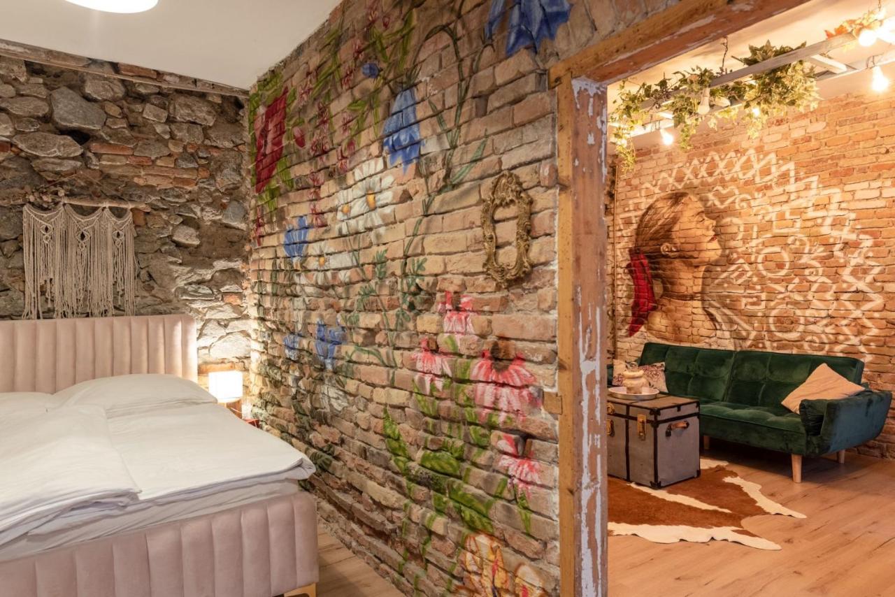 Accommodation At The Folklore Apartment Bratislava Buitenkant foto