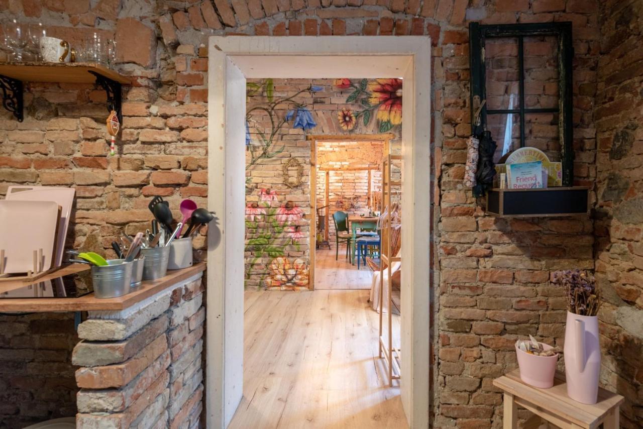 Accommodation At The Folklore Apartment Bratislava Buitenkant foto