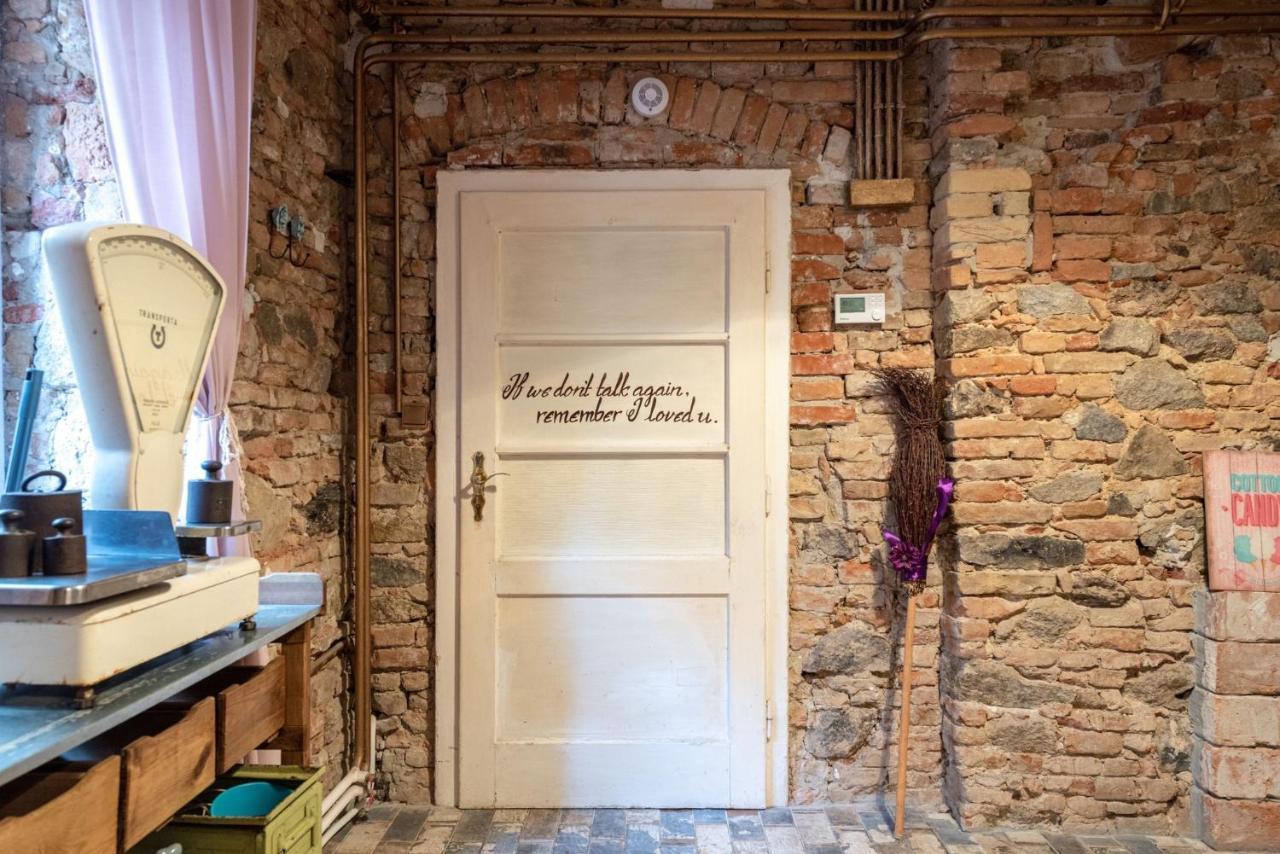 Accommodation At The Folklore Apartment Bratislava Buitenkant foto