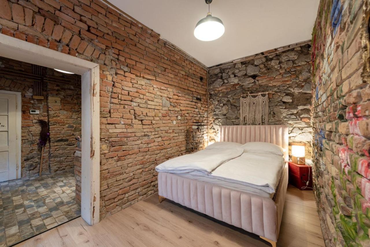 Accommodation At The Folklore Apartment Bratislava Buitenkant foto