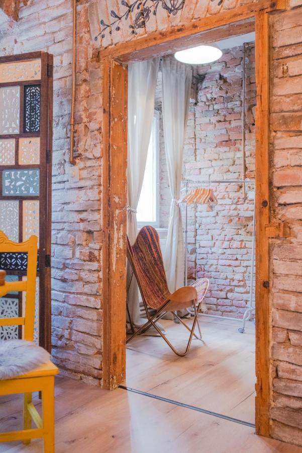 Accommodation At The Folklore Apartment Bratislava Buitenkant foto