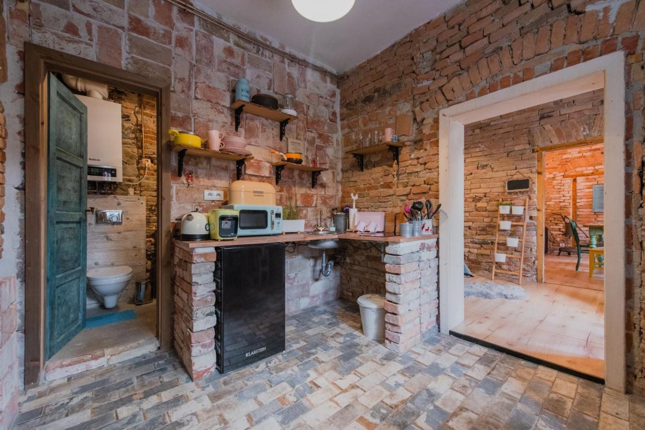 Accommodation At The Folklore Apartment Bratislava Buitenkant foto